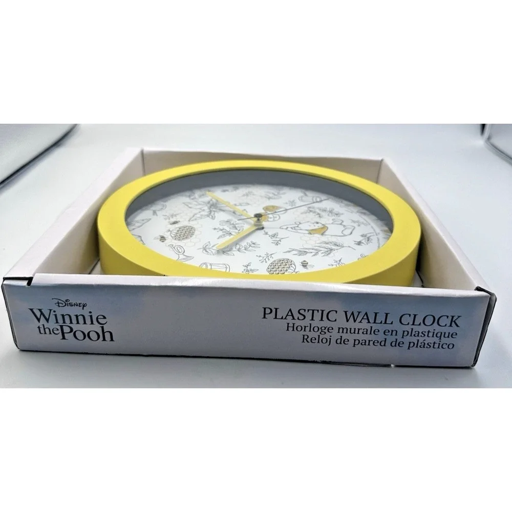 Disney Winnie The Pooh plastic wall clock 9.5